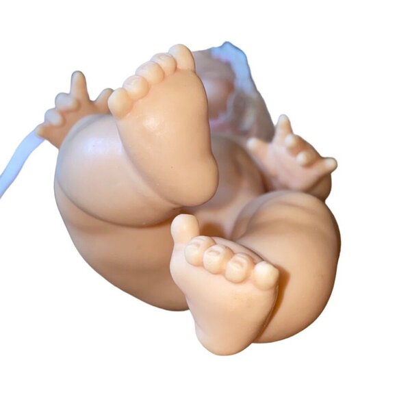 Vintage Baby Doll With Pink Lace Bonnet Blue Eyes & Articulated Limbs - Picture 6 of 12